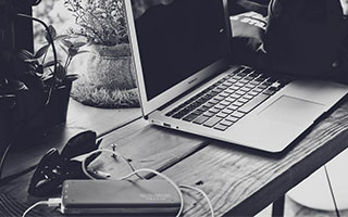 米兰体育娱乐-曼联遗憾平局，欧冠梦想被打破！