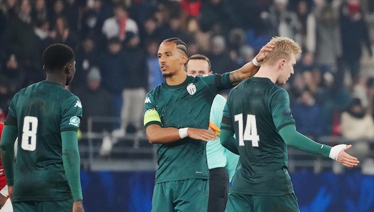 摩纳哥球员状态火热，一路领先取得胜利