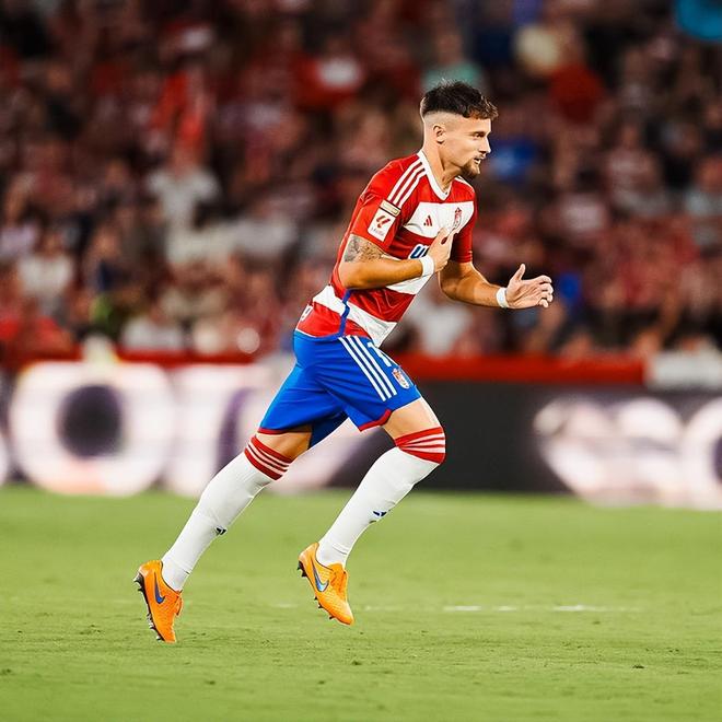 阿贾克斯惊险逆转,卫冕荷甲冠军 阿贾克斯惊险逆转,卫冕荷甲冠军