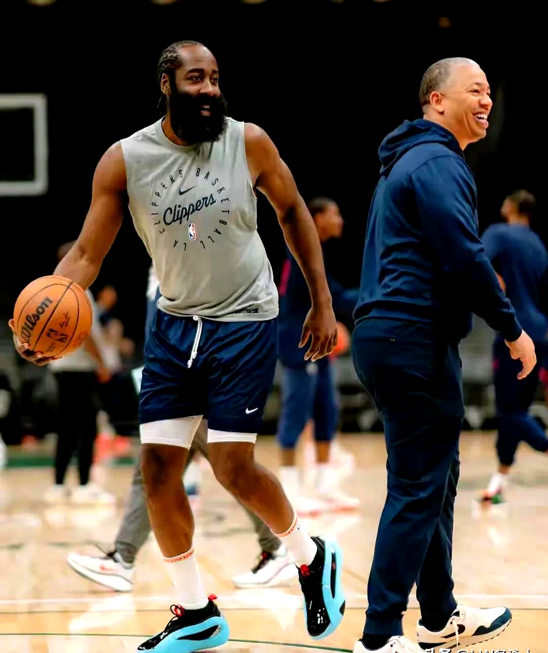 关于灰熊战胜骑士，球员实现个人壮举再度得胜的信息