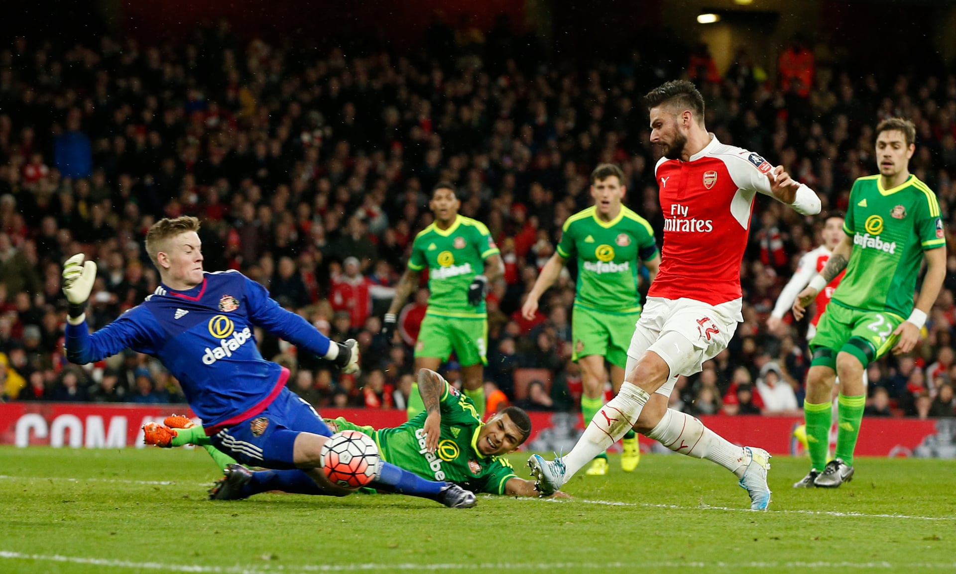 英超热战：兰斯对维拉狂胜四球