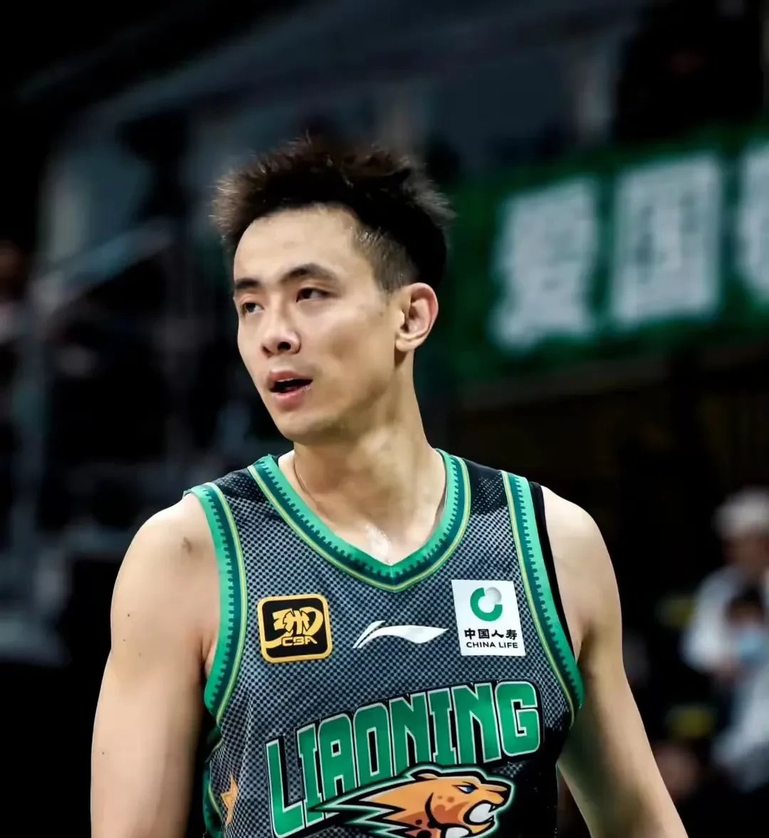 青岛男篮客场惊艳表现,一举夺冠 青岛男篮客场惊艳表现,一举夺冠