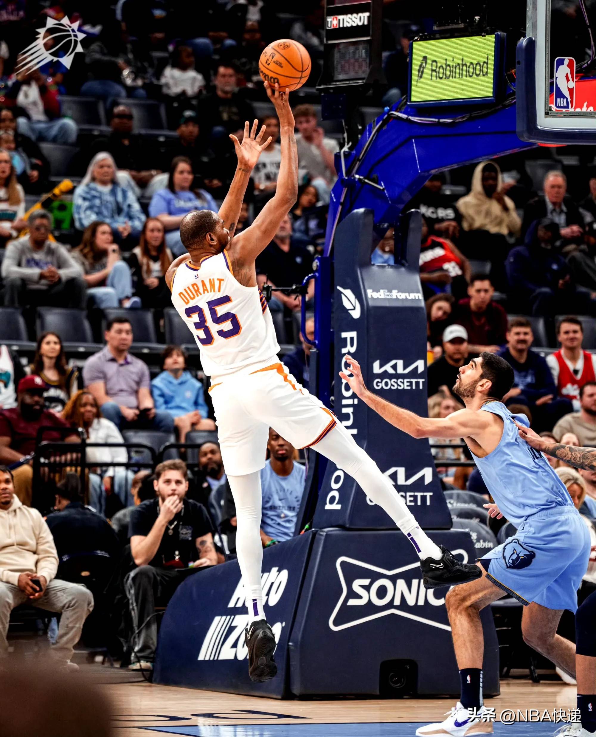 包含灰熊取得四连胜，小牛遭遇三连败的词条