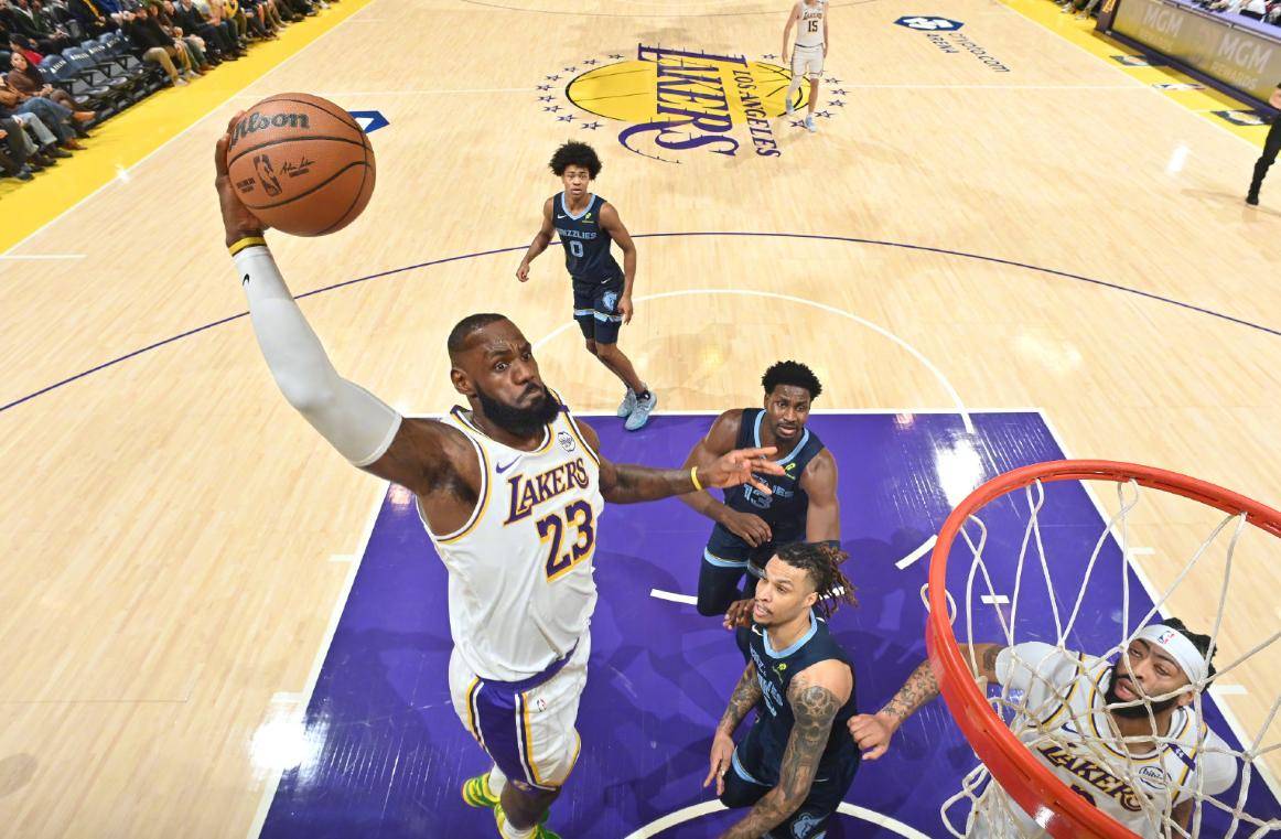 米兰体育投注-狂飙于球场上，风云突变，双方对攻激烈惹尽情