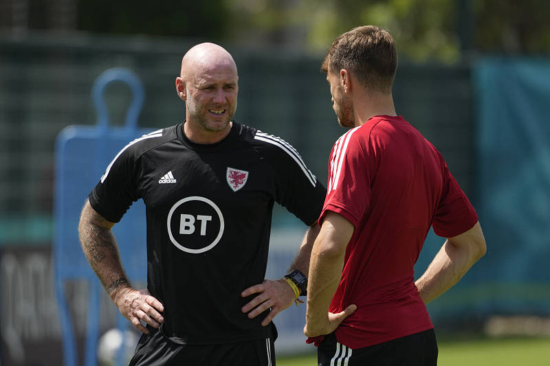 丹麦横扫威尔士，小组赛表现抢眼