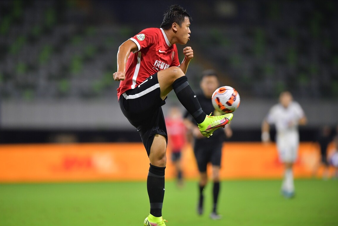 米兰体育娱乐-汉诺威外援状态神勇，成为球队锋线利器