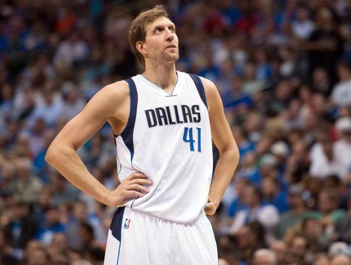 米兰体育登录入口-昔日传奇球员归来，现役明星瞩目