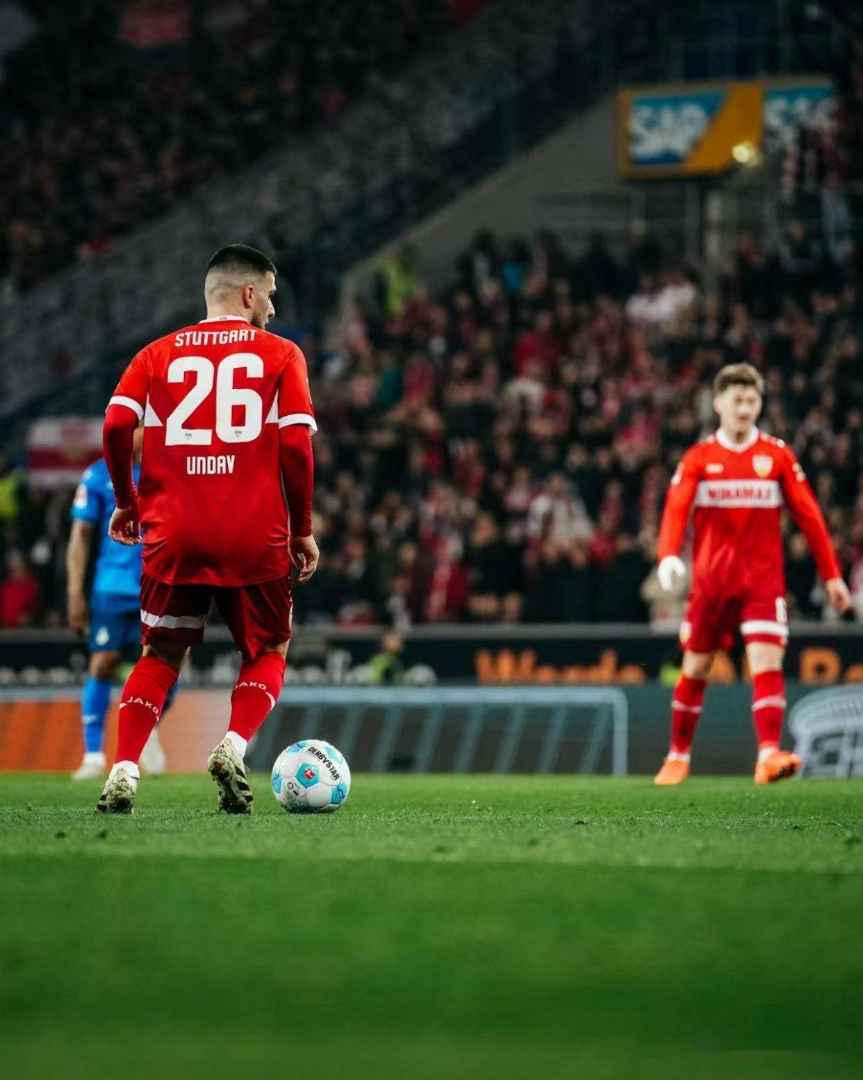 米兰体育教练-斯图加特客战汉诺威，艰难取胜