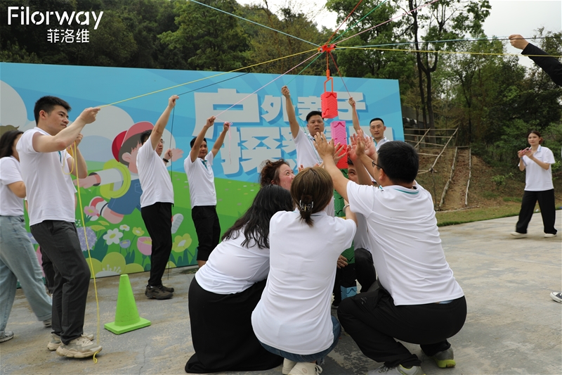 队员间默契配合，形成整体强大力量