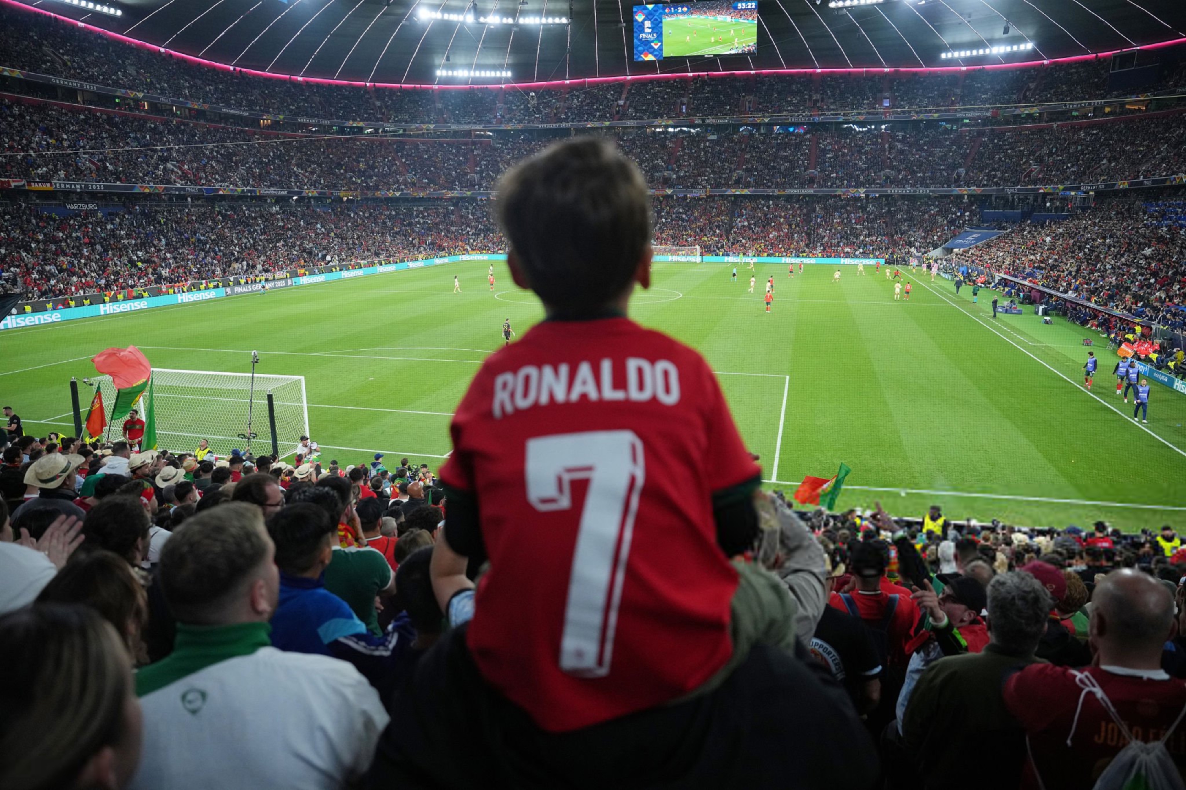 包含欧国联决赛呼之欲出，球迷热情高涨的词条