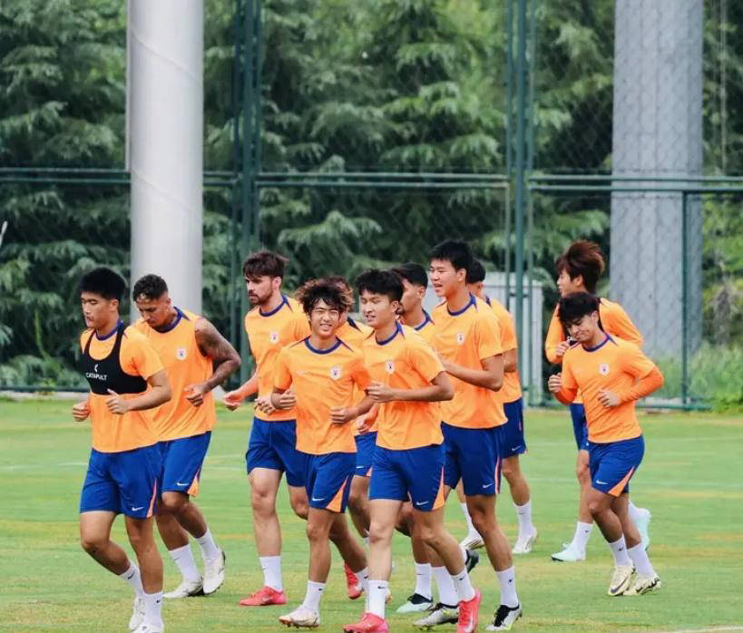 年轻球员逐渐崭露头角,为球队带来新希望 年轻球员逐渐崭露头角,为球队带来新希望