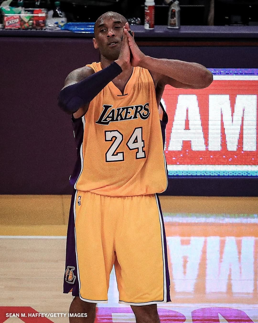 科比篮板王再现神威，主导比赛