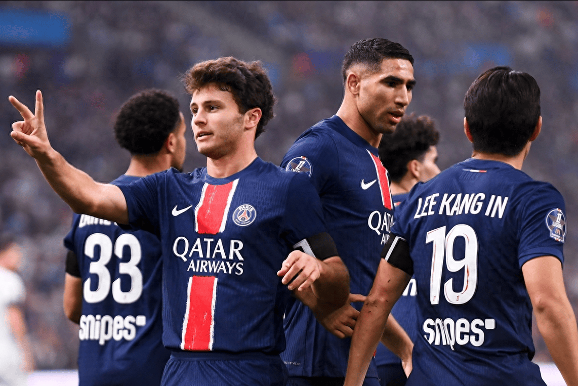 包含沃尔夫斯堡客场轻取对手，获得四场不败的词条