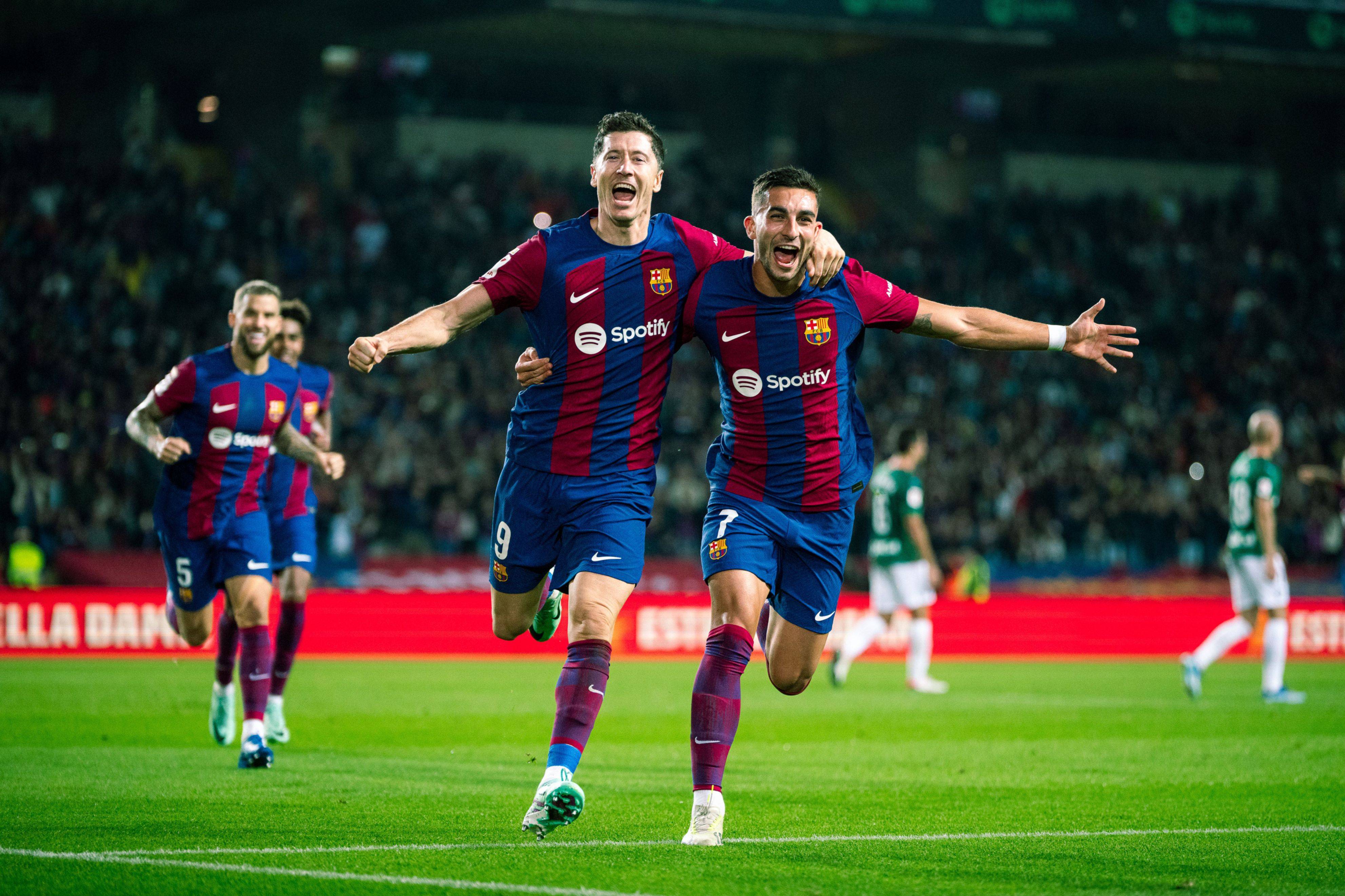 包含足球欧国联赛战火升级，球队实力巅峰对决的词条