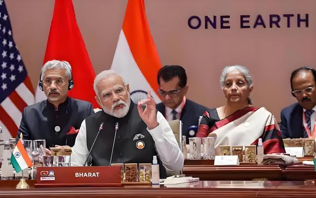 印度球员表现出色,引领团队获胜 印度球员表现出色,引领团队获胜