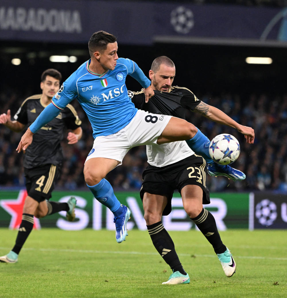 那不勒斯击败佛罗伦萨，保持不败势头的简单介绍