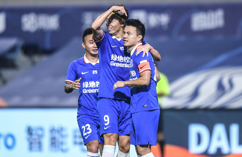 兵汉球员发挥拼搏，继续保持不败