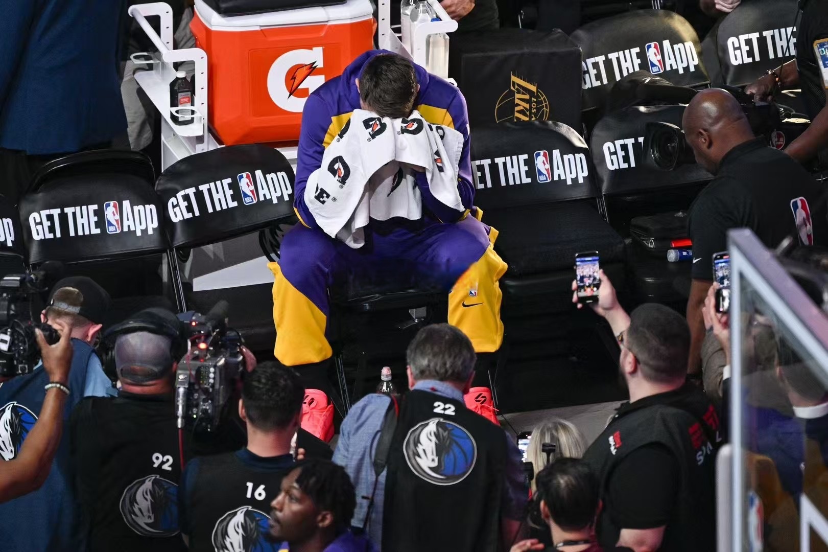 米兰体育官网登录网址-关于独行侠擒勇士，卢卡超远三分绝杀的信息