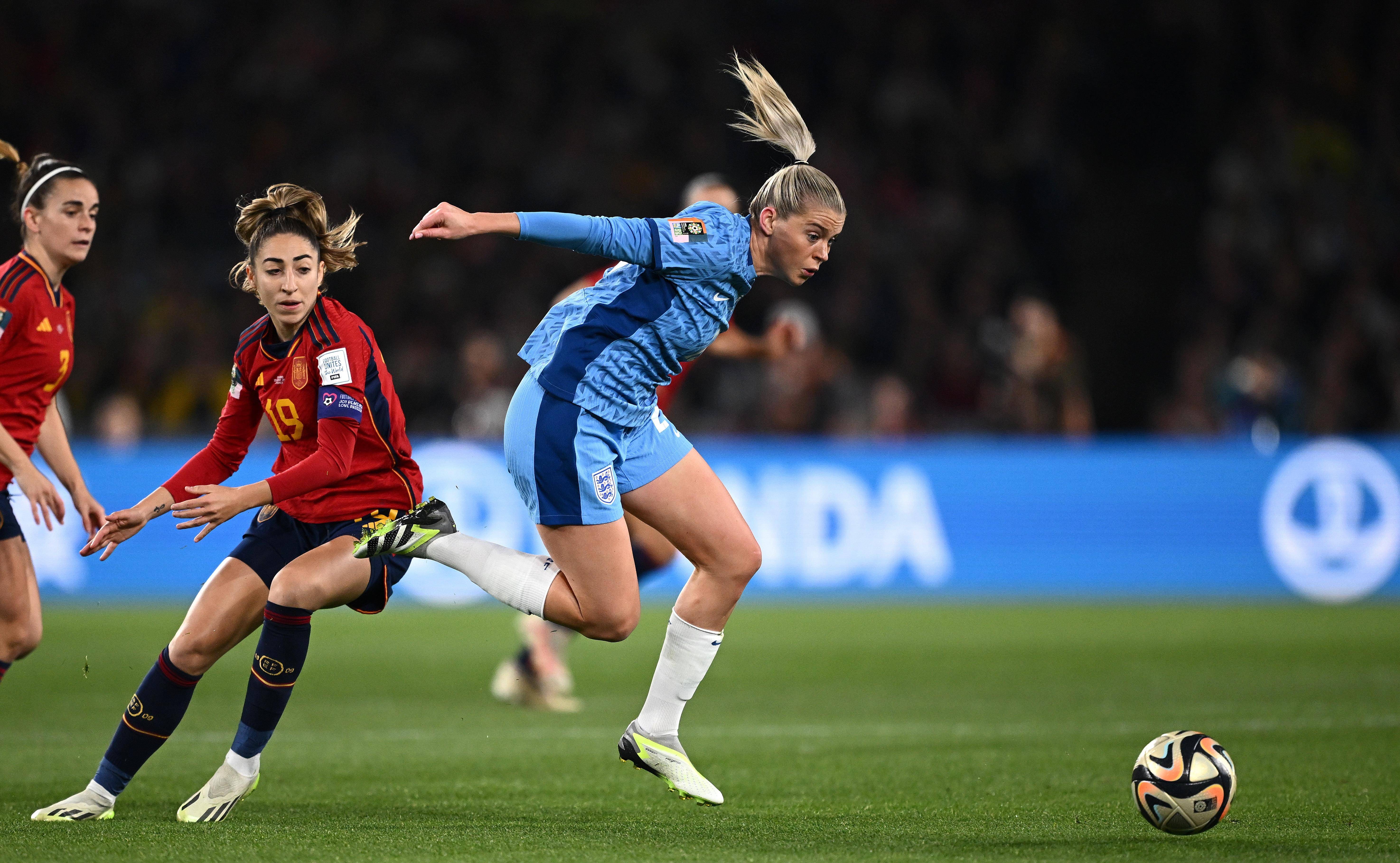 米兰体育官方-包含加拿大著名女足球员在盛会上大放异彩的词条