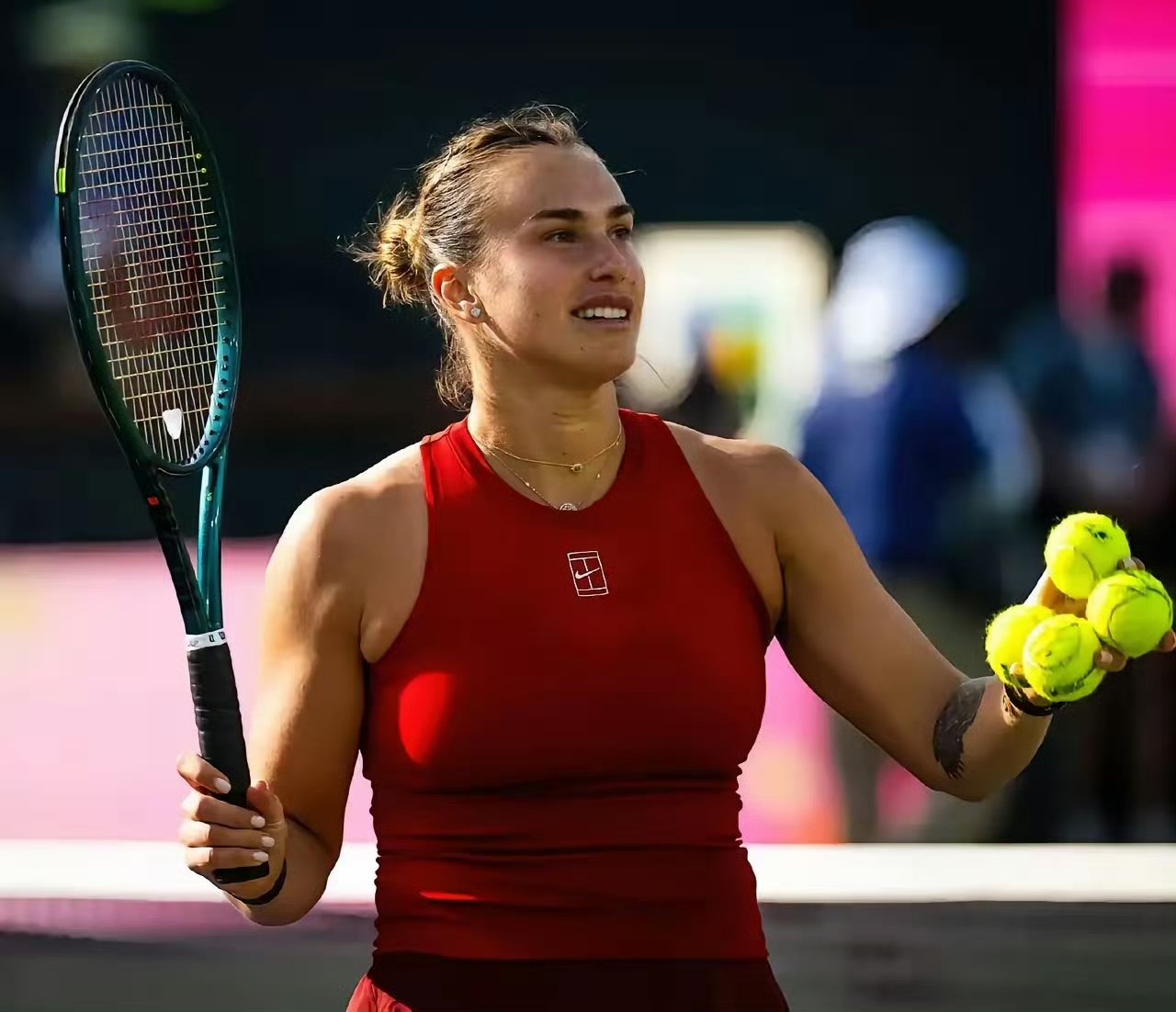 包含加拿大著名女足球员在盛会上大放异彩的词条 包含加拿大著名女足球员在盛会上大放异彩的词条