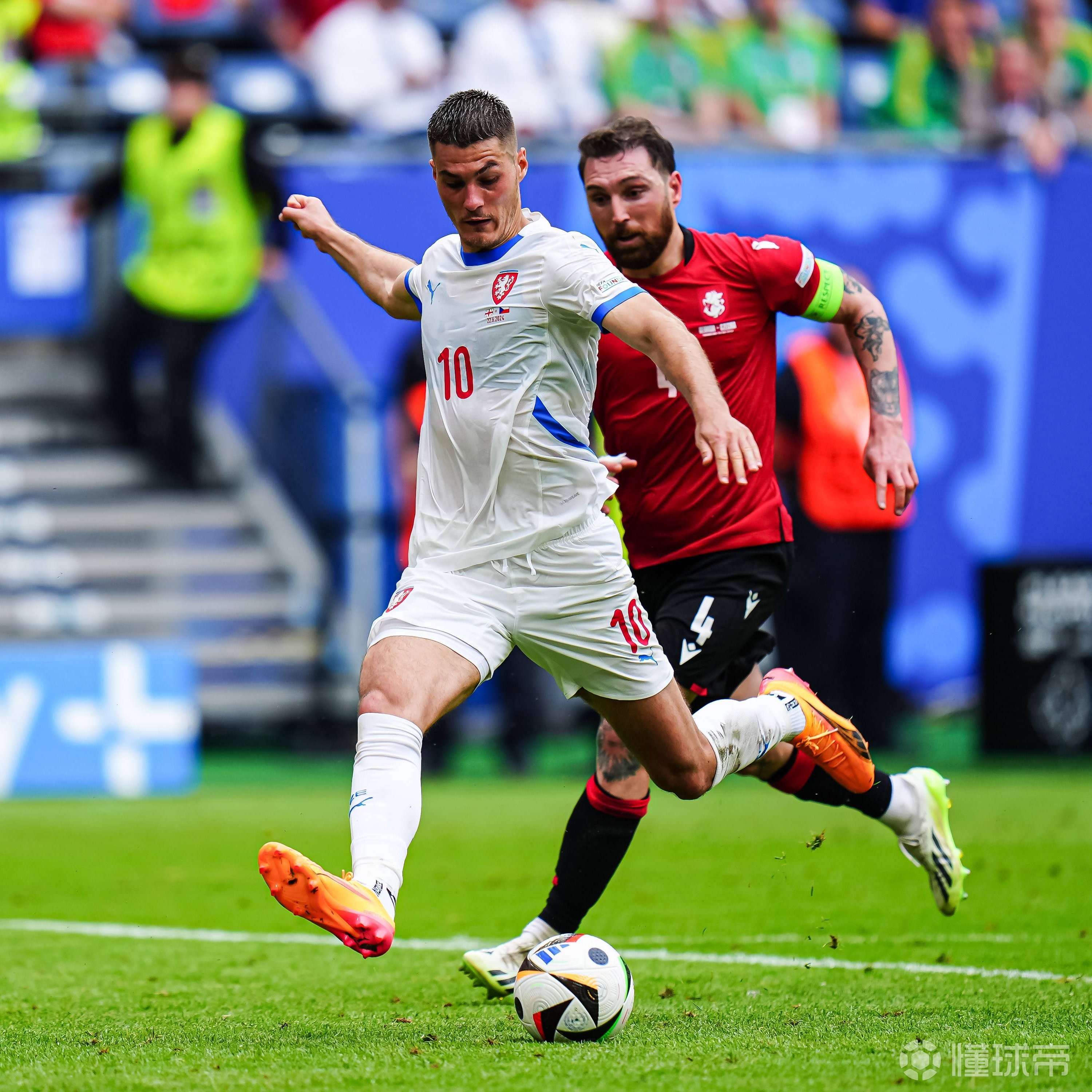 米兰体育官方入口-捷克队在比赛中实现惊艳逆袭，晋级十六强