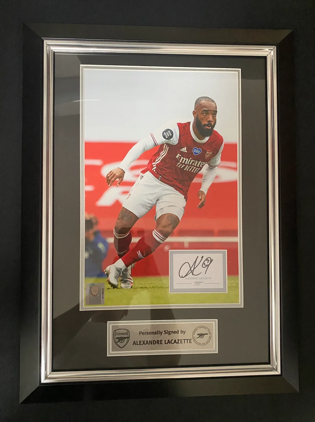 米兰体育网页版入口-阿森纳主场告捷，拉卡泽特梅开二度