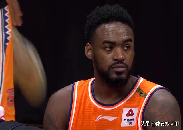 关于球队老将发挥低迷，引发球迷担忧的信息